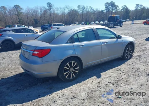 2014 Chrysler 200 Touring z USA, uszkodzony, nr VIN 1C3CCBBB1EN178769